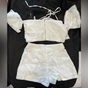 NWT *White 2 pc set short set size L.